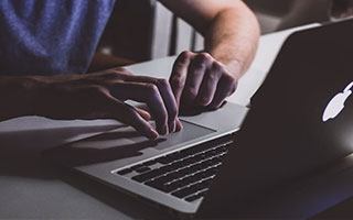 开云官网-泰国羽毛球队绝杀马来西亚，辛杜荣膺历史新纪录的传奇瞬间