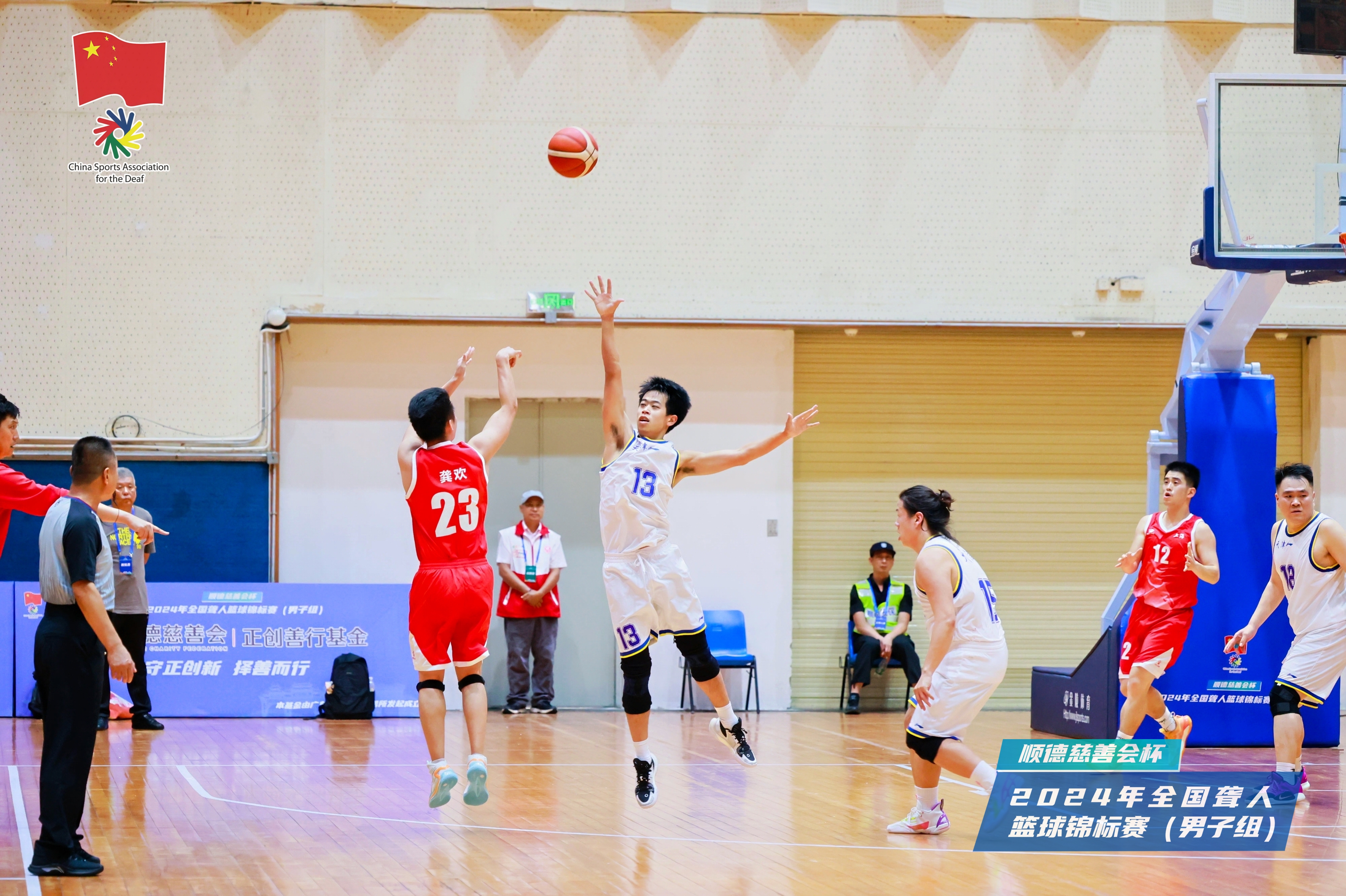 五大联赛球队展现实力，呈现顶级篮球赛事