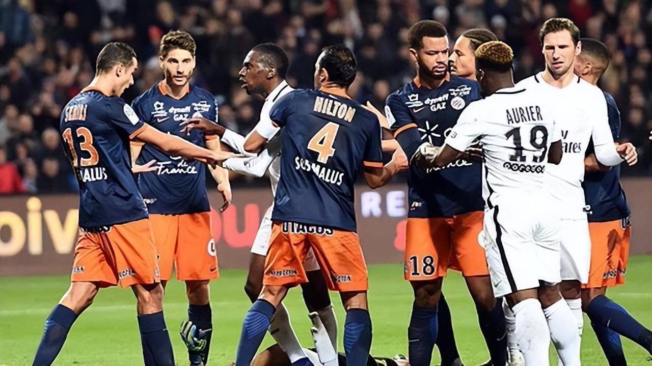 巴黎圣日耳曼阵容强大,赢得球迷喝彩 巴黎圣日耳曼阵容强大,赢得球迷喝彩