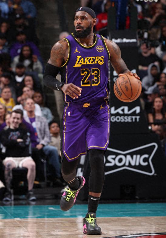 湖人全队沉寂,绿军完成逆袭 湖人全队沉寂,绿军完成逆袭