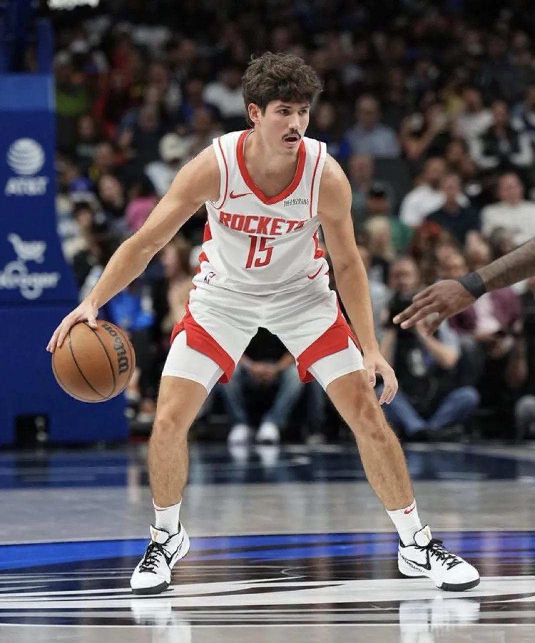 猛龙主帅揭秘战术奥秘,重塑球队防守 猛龙主帅揭秘战术奥秘,重塑球队防守