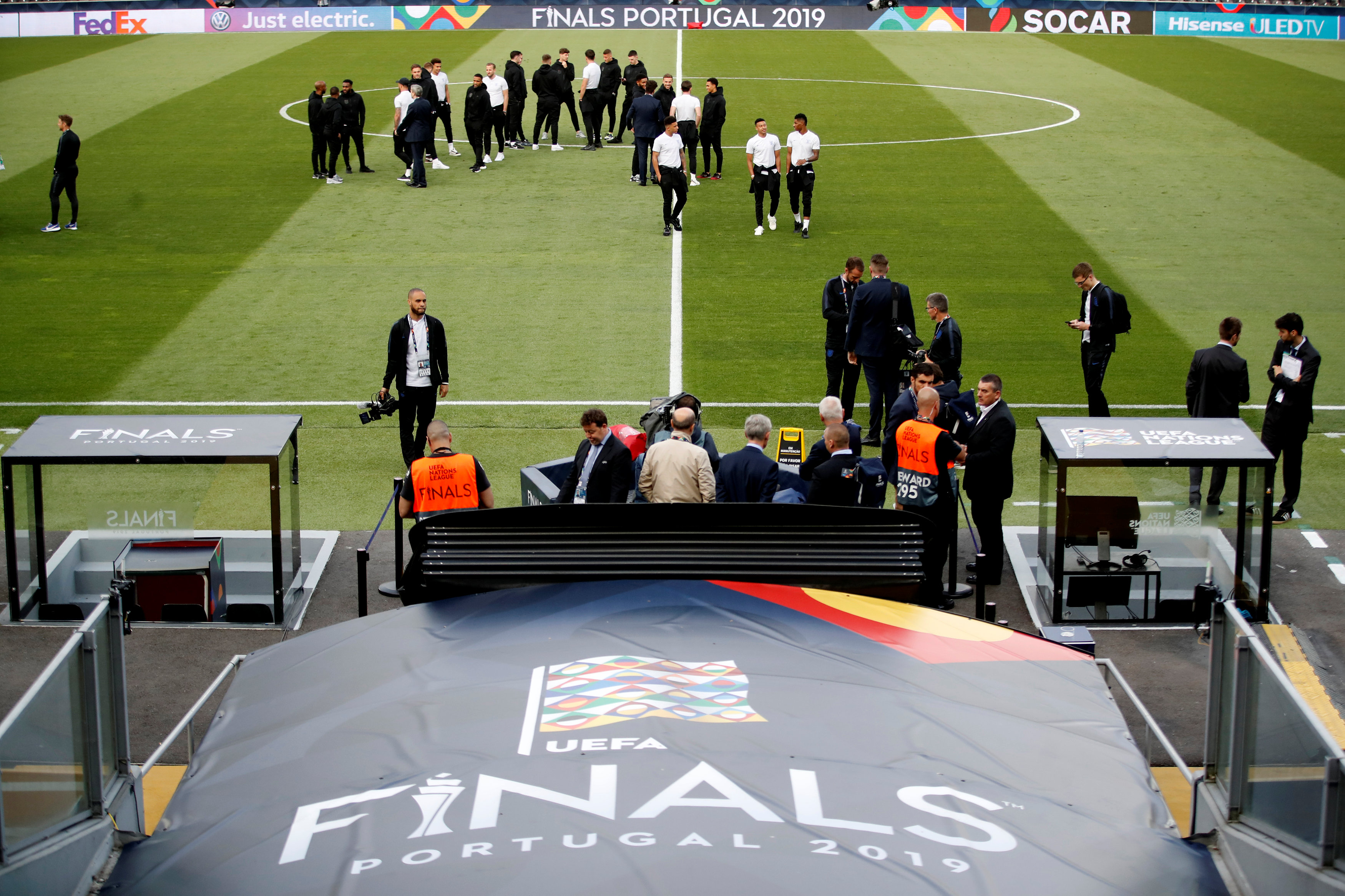 包含欧洲冠军联赛半决赛火爆开打,球迷热切期待胜负结果的词条 包含欧洲冠军联赛半决赛火爆开打,球迷热切期待胜负结果的词条