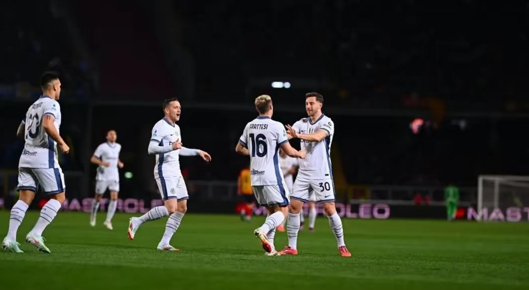 开云官网-关于里尔豪取胜利，客场逆转对手赢得关键三分的信息