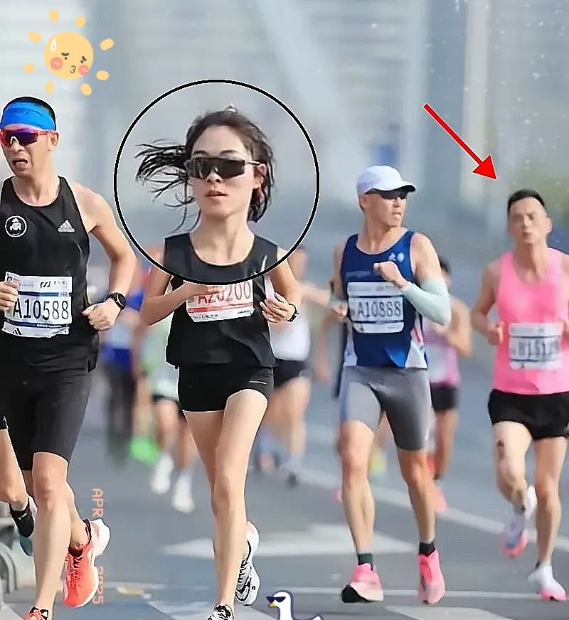 开云平台-运动场上成群结伴，气势如虹