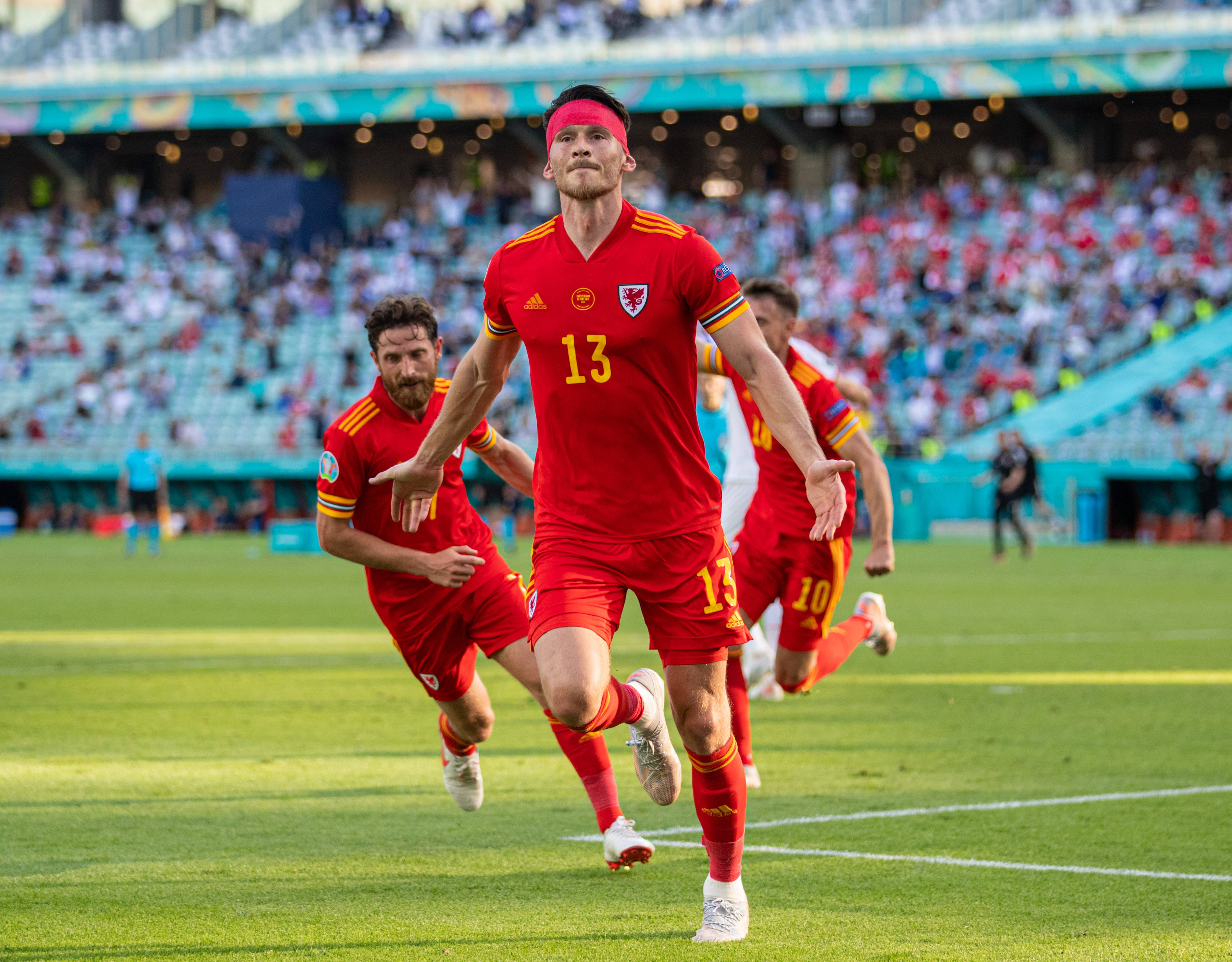 贝尔率队逆袭，威尔士晋级欧国联决赛