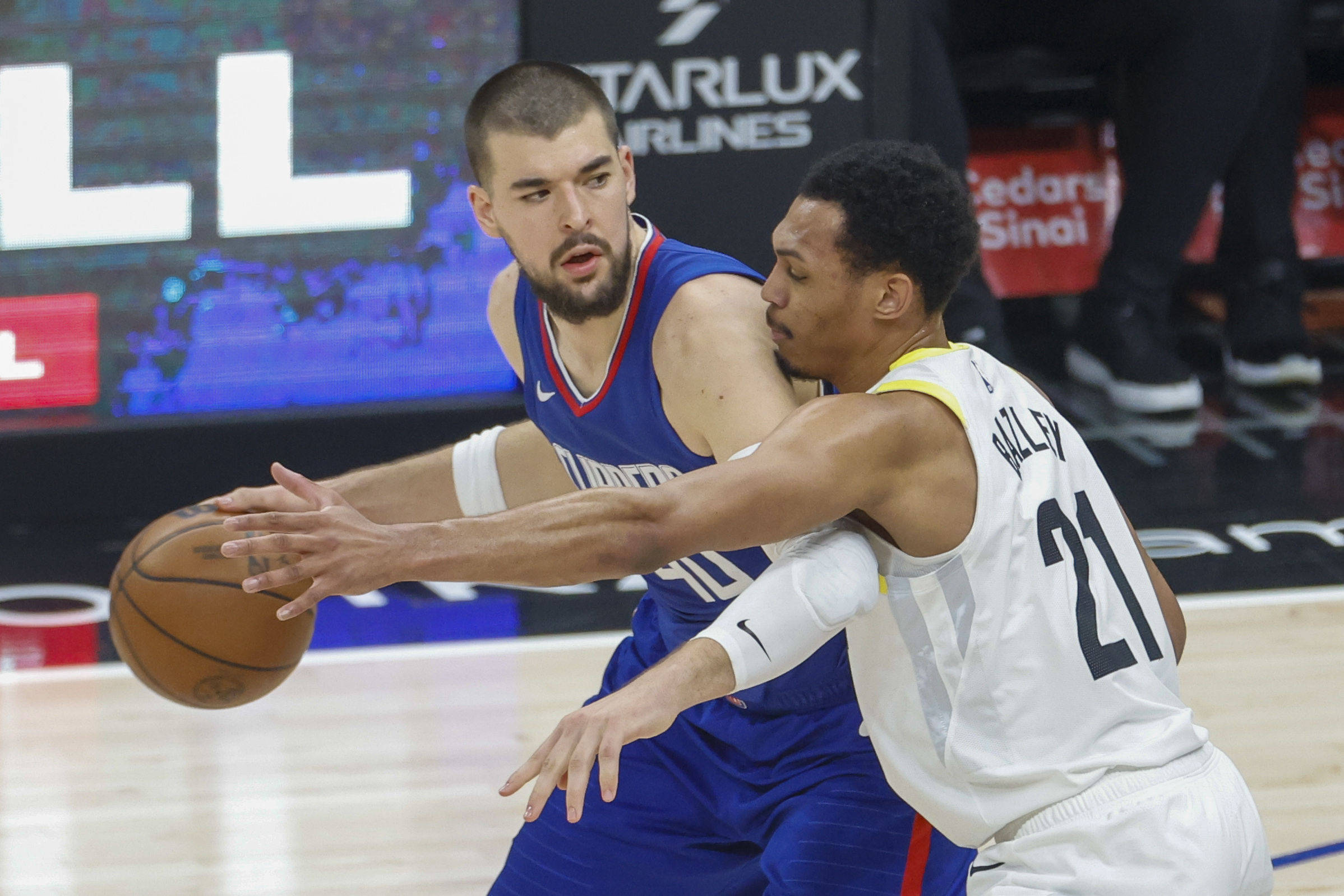 关于海外篮球赛事全面开赛，国际球员共同竞技体现体育精神的信息