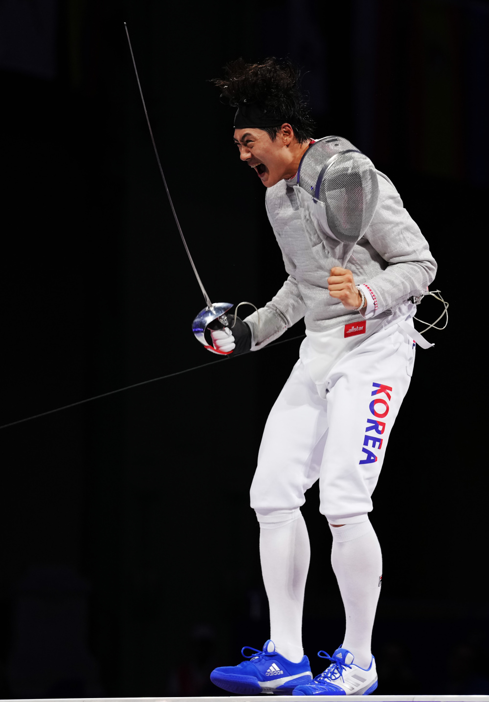 俄罗斯击剑选手表现抢眼，夺魁成功