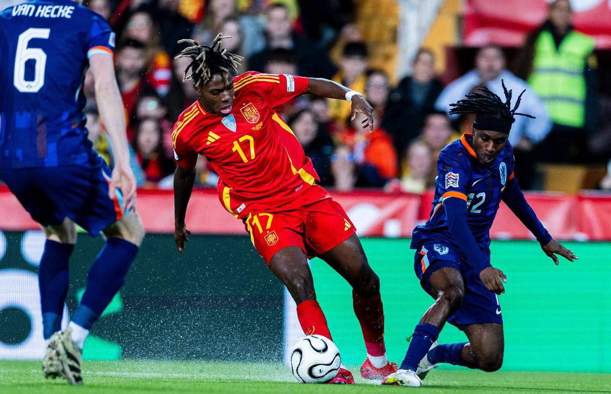 荷兰队惊险击败西班牙晋级八强