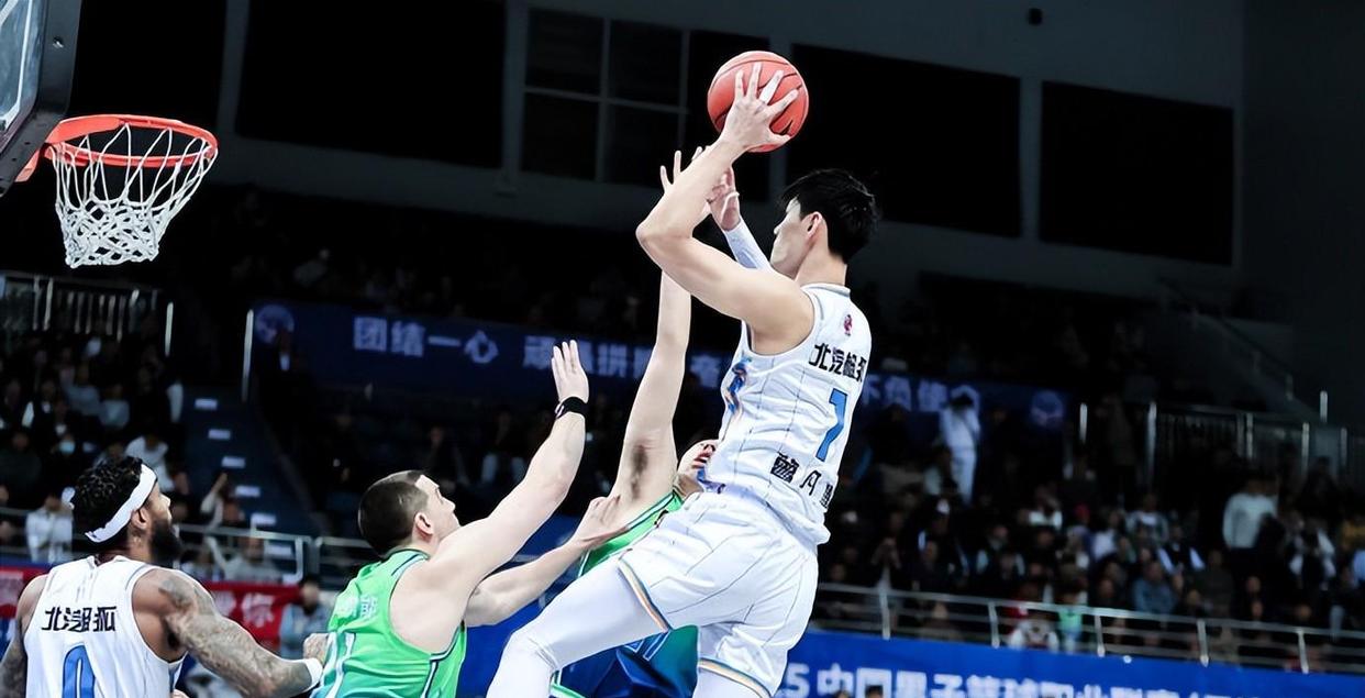 辽宁队在激战中取得胜利 辽宁队在激战中取得胜利