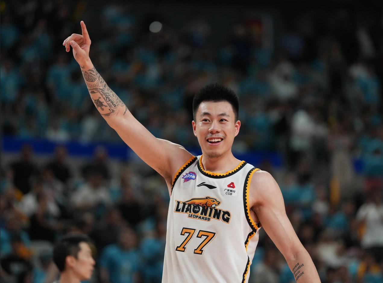 辽宁队在激战中取得胜利 辽宁队在激战中取得胜利