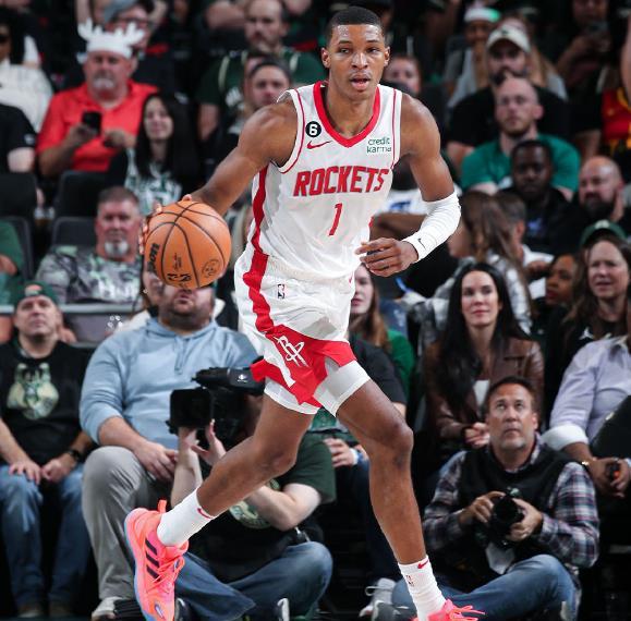 火箭队签下全明星球员，壮大阵容备战新赛季