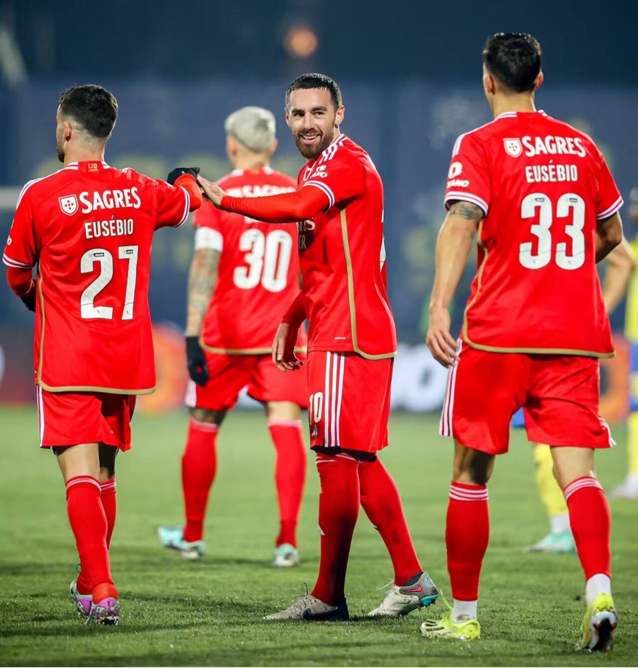 摩纳哥队凭借团队合作实现连胜 摩纳哥队凭借团队合作实现连胜