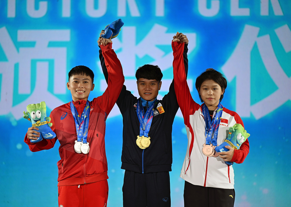 开云体育下载-关于哥伦比亚运动员在举重比赛中表现出色，勇夺多枚奖牌的信息