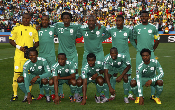 韩国队员与尼日利亚队展开殊死搏斗