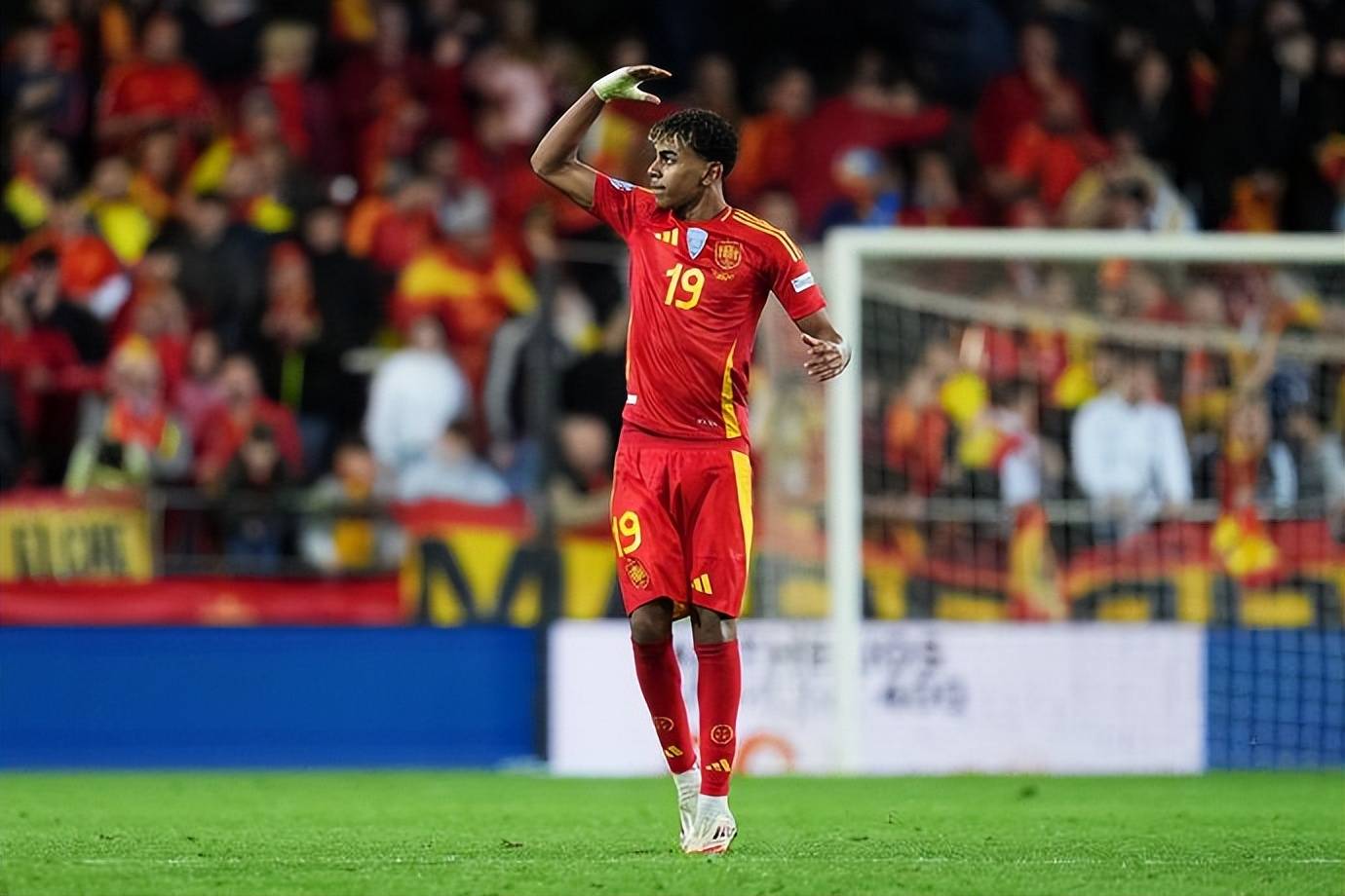 荷兰队惊现不敌对手，悲情告别欧国联半决赛