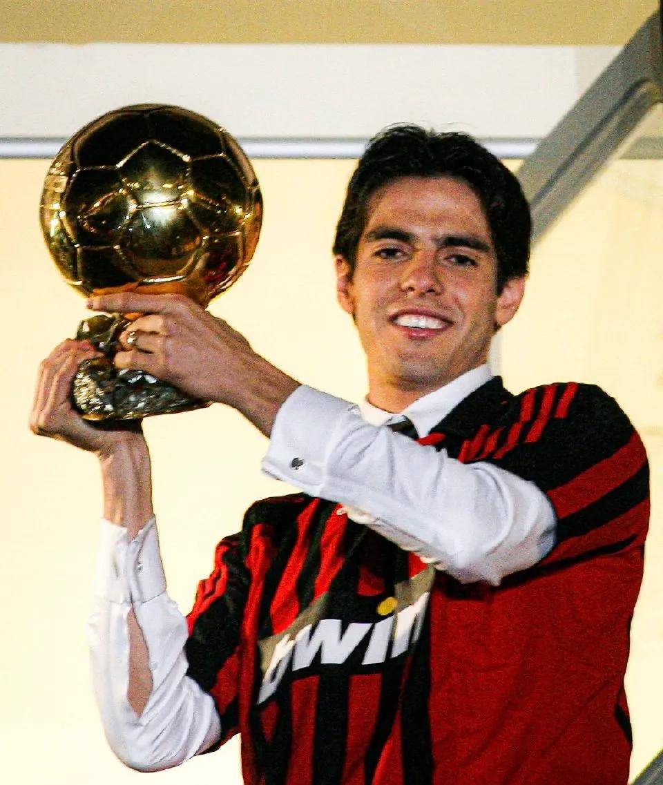 巴西队球员荣膺国际足球金球奖 巴西队球员荣膺国际足球金球奖