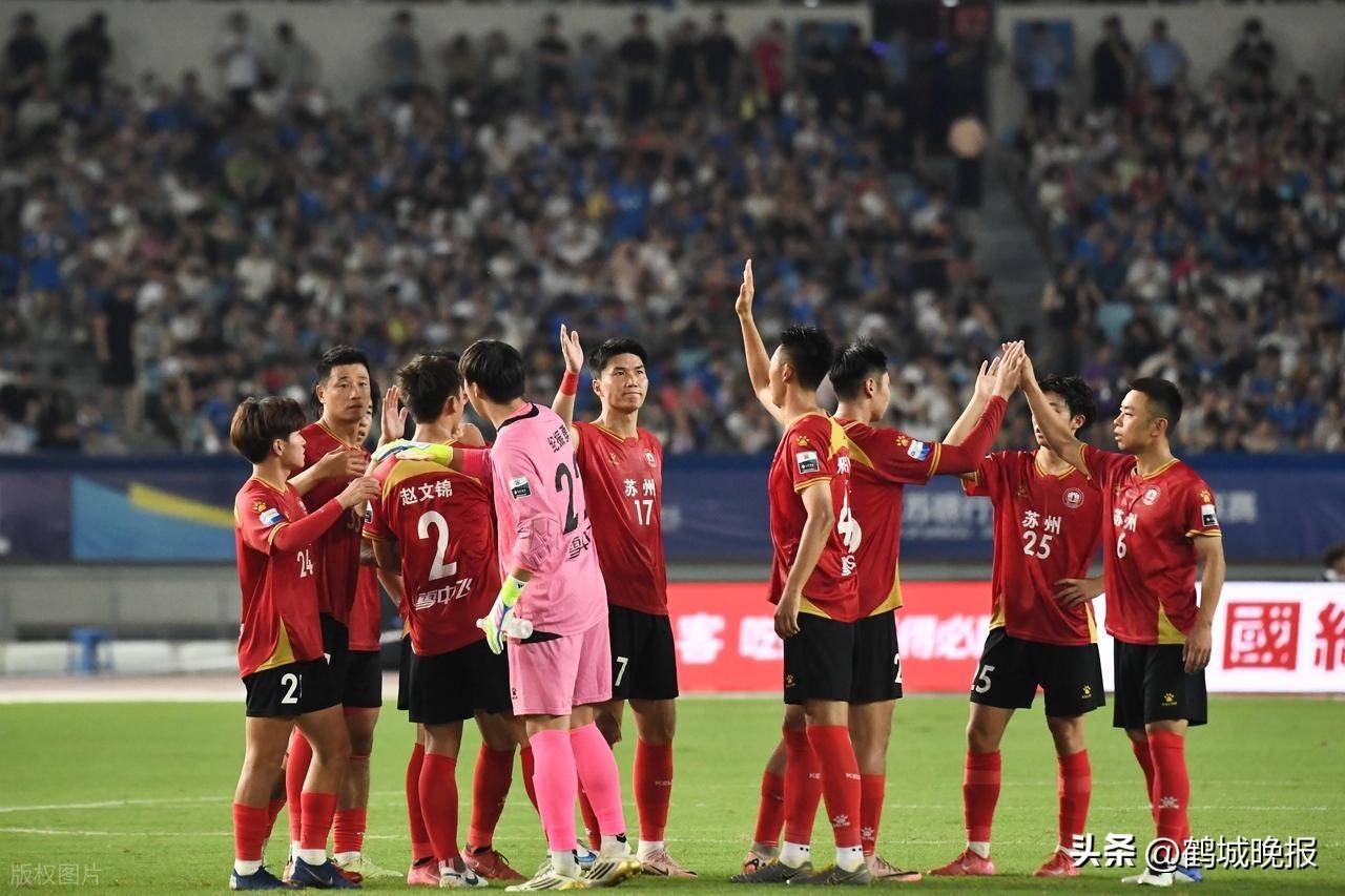 足球赛事精彩不容错过，全民热议