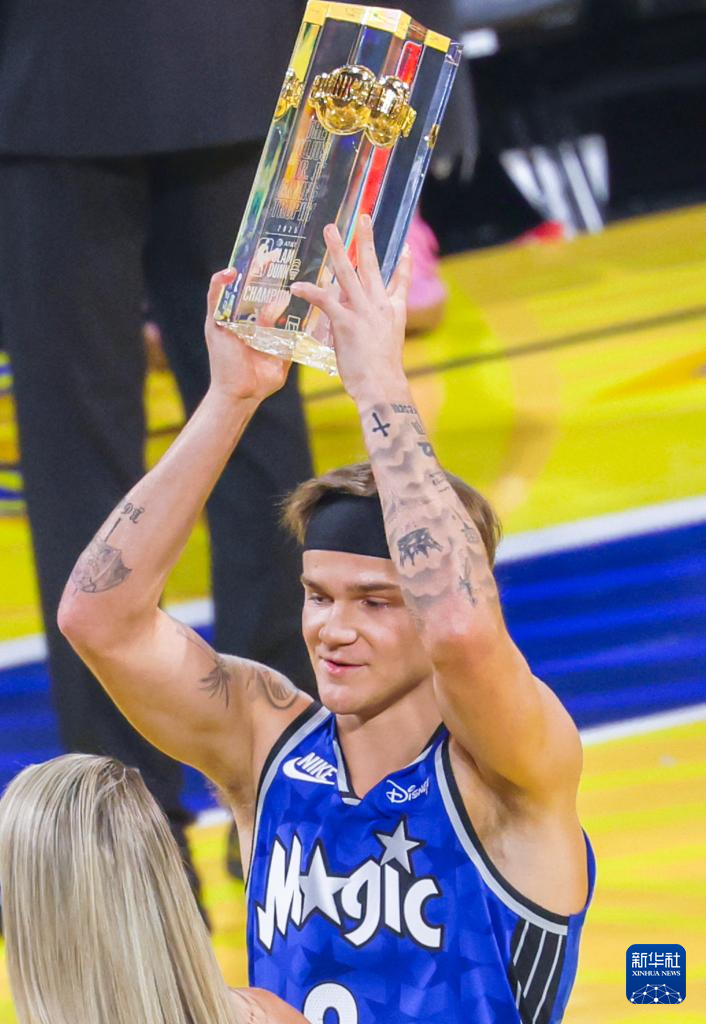 全球顶尖篮球明星争夺冠军荣誉