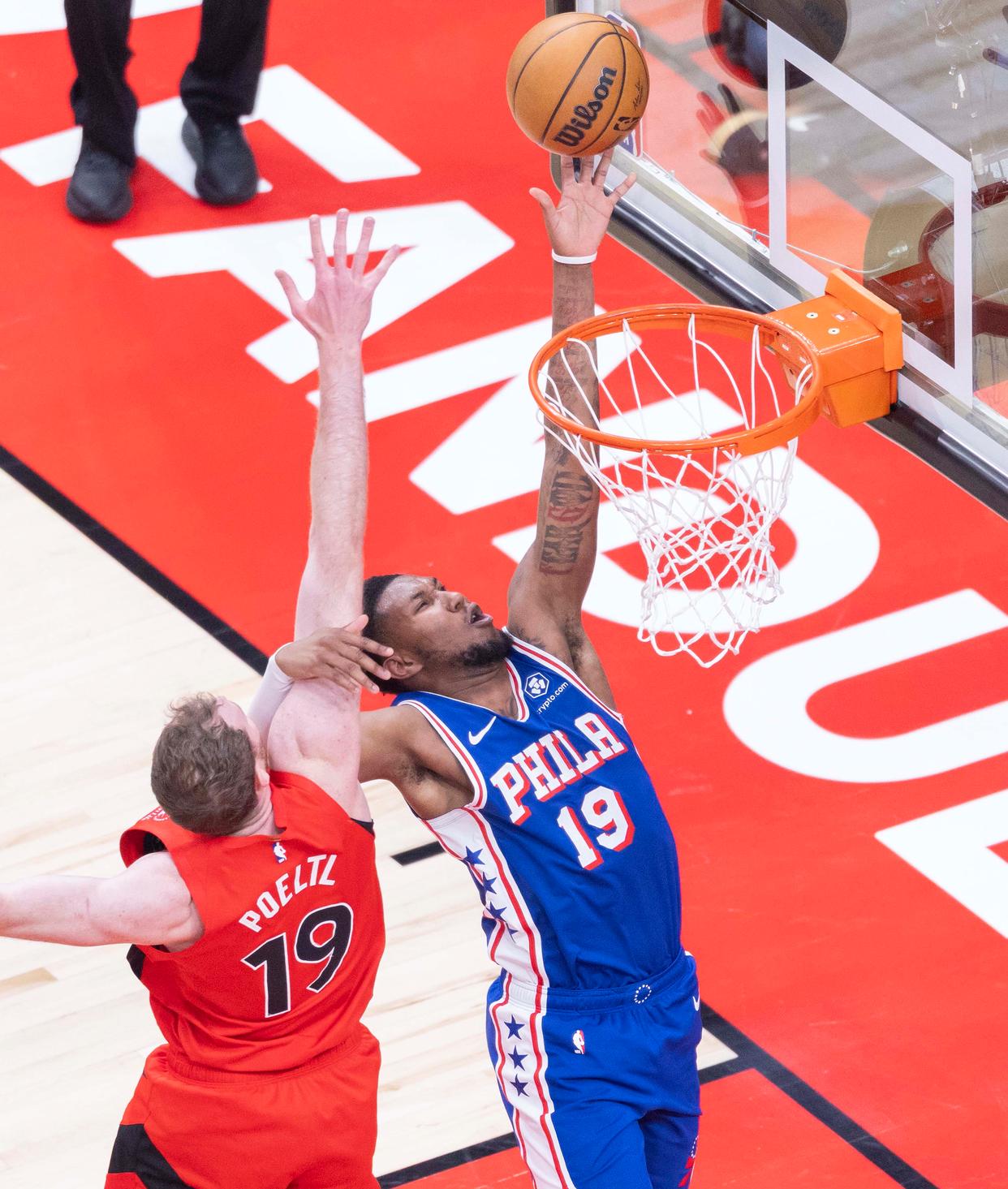 猛龙大胜篮网，取得东部领先地位