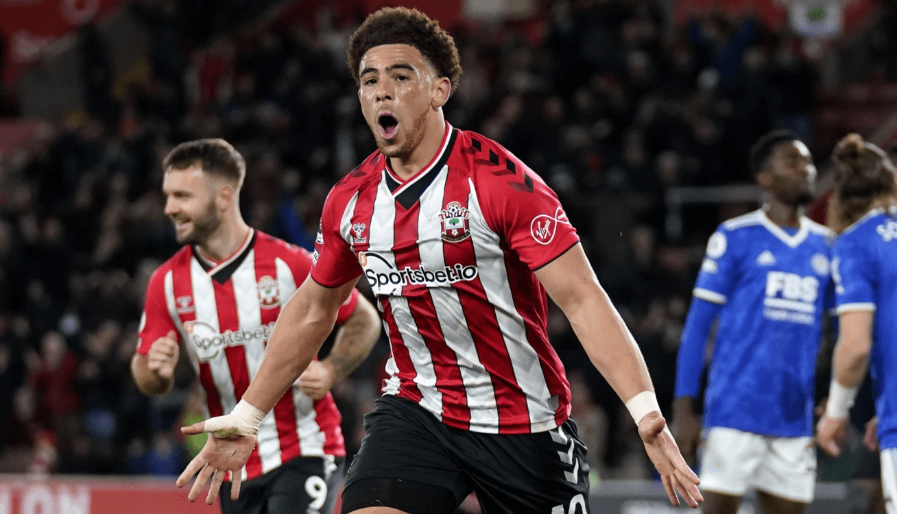 包含萨索洛主场被逼平，保级形势严峻的词条