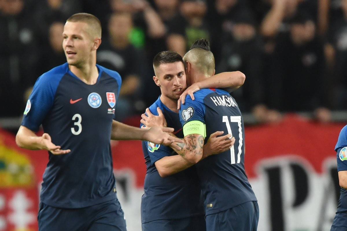 开云体育登录-包含欧洲杯预选赛：球队实力实现集训突破的词条