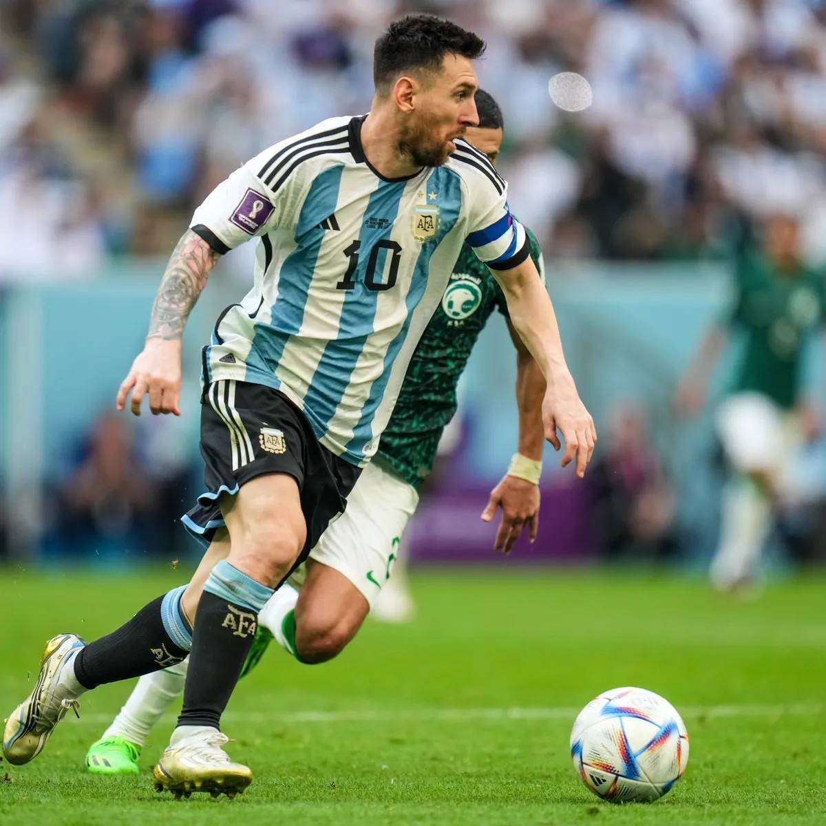 足球场上的劲爆比赛再现精彩瞬间 足球场上的劲爆比赛再现精彩瞬间