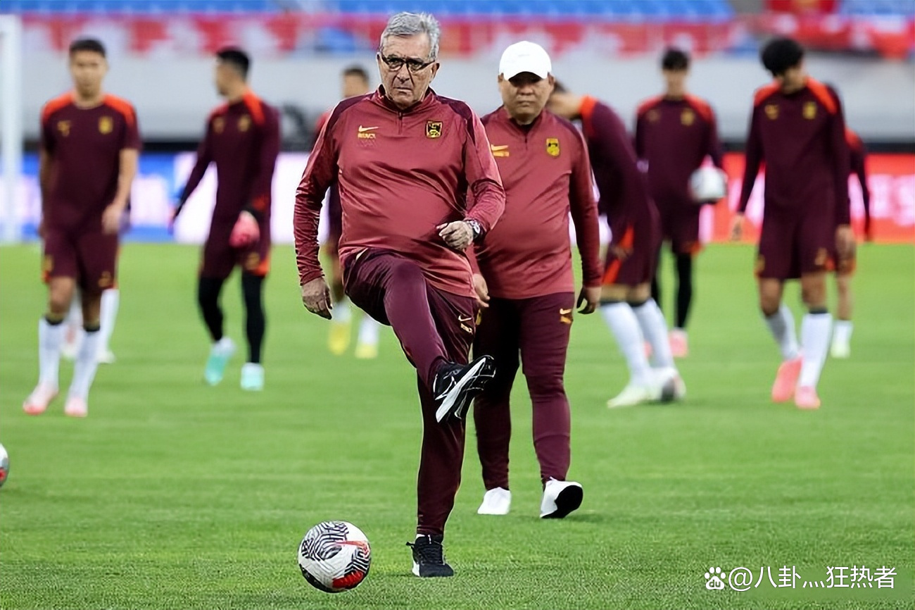 开云官网-战术打法反复更换，教练团队为何如此用心的简单介绍