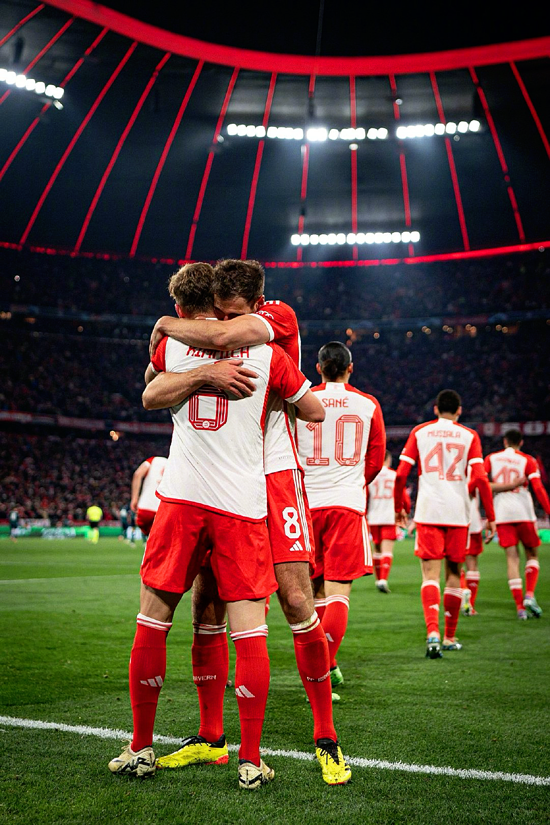 开云下载-巴塞罗那逆袭击败拜仁，晋级四强