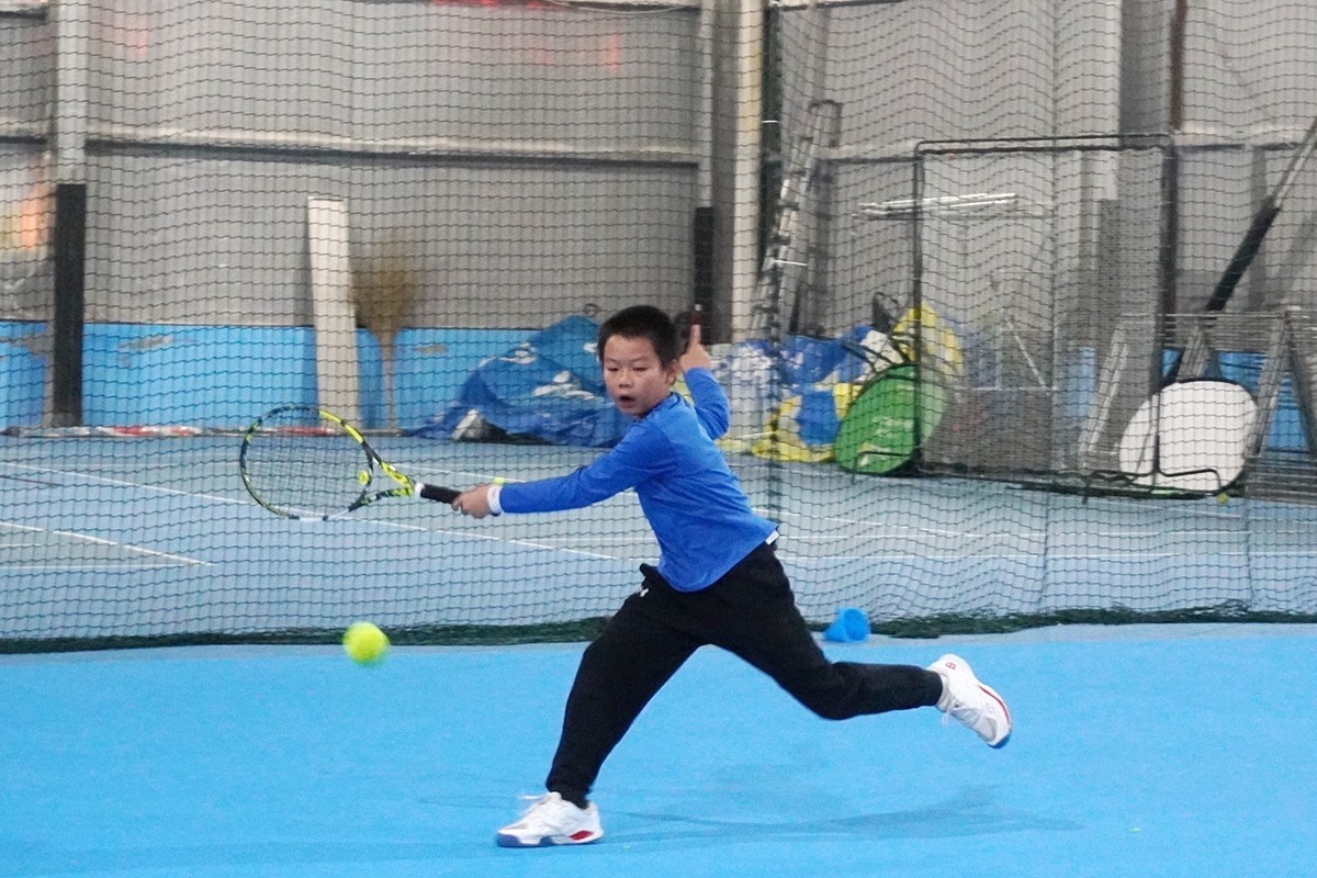 身手敏捷的球员们赛场上大显身手 身手敏捷的球员们赛场上大显身手