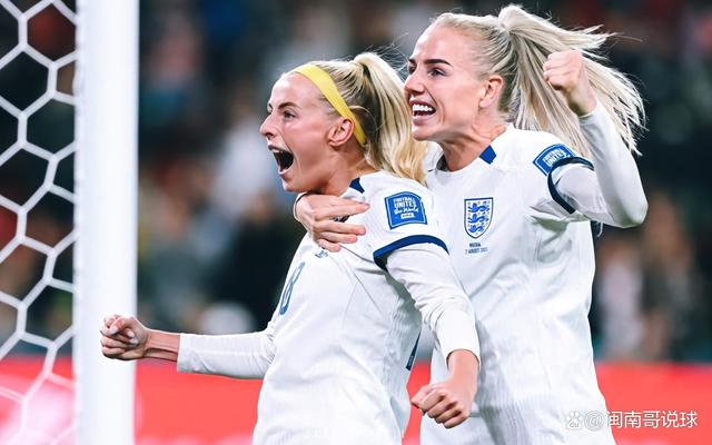 澳洲足球锦标赛上,女球员表现十分出色 澳洲足球锦标赛上,女球员表现十分出色