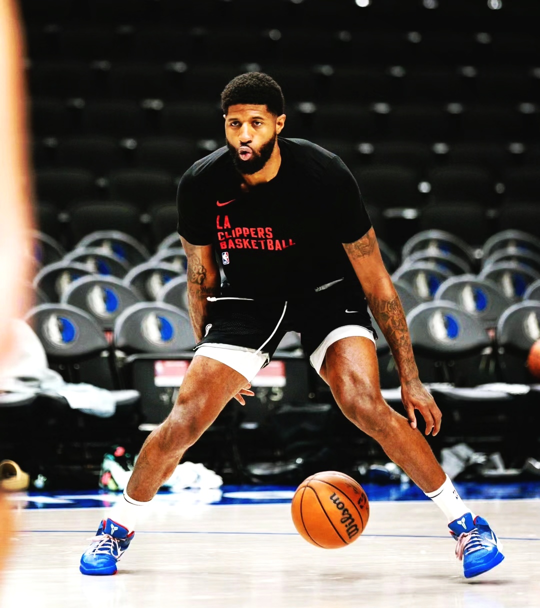 开云平台-美洲篮球联赛混战不休，强弱对决激烈