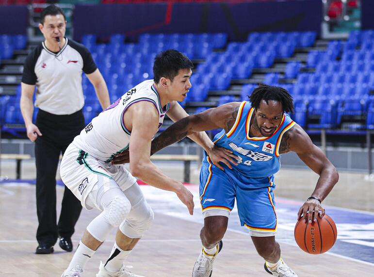 关键时刻队长挺身而出,稳住战局的简单介绍 关键时刻队长挺身而出,稳住战局的简单介绍