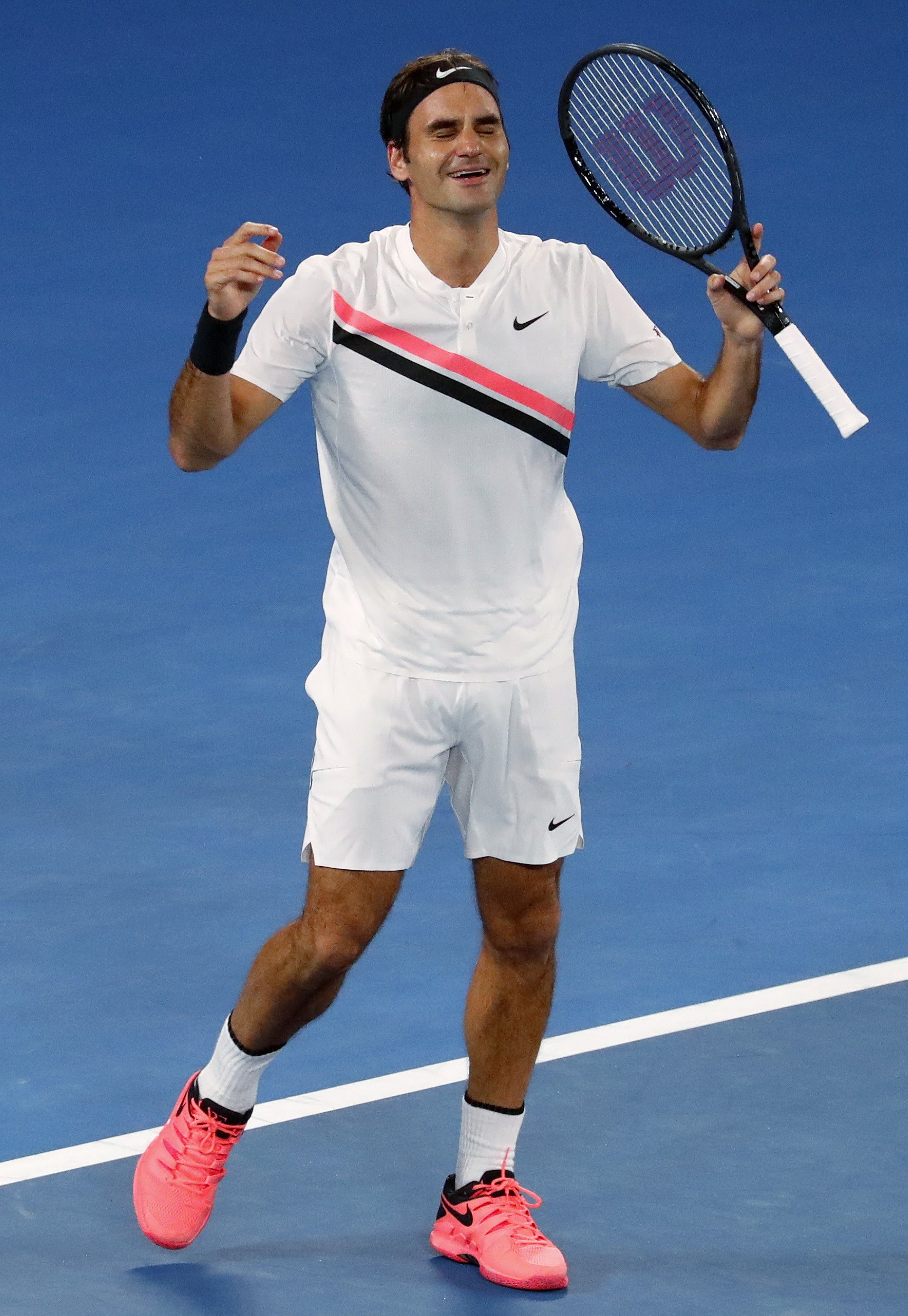 包含英国网球队轻取澳大利亚网球队，费德勒绝境逆转的词条