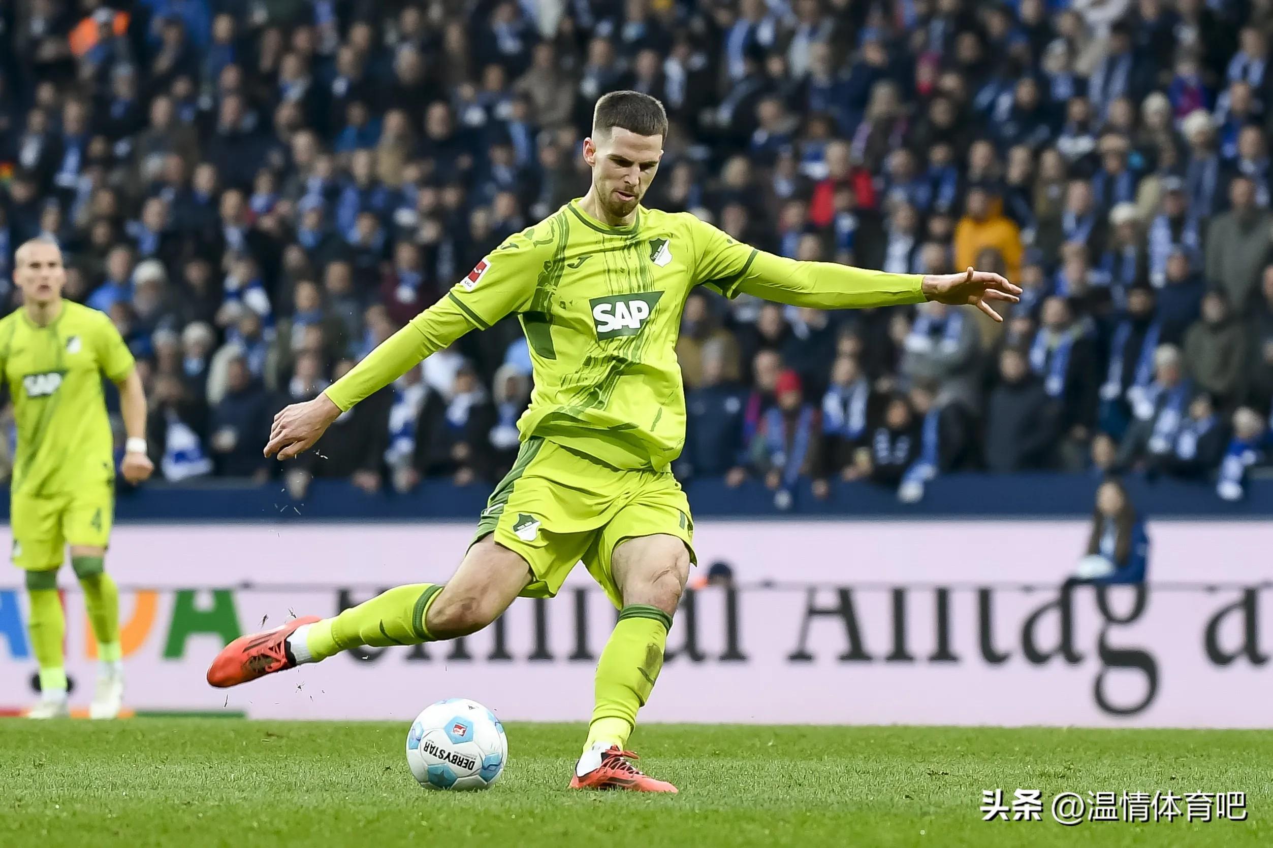 包含拜仁险胜比利时，拉什福德带队取胜的词条