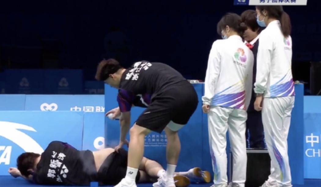 中国队轻取印尼队，石宇奇带队取胜